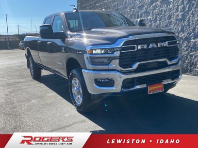 New 2025 RAM 2500 4x4 Crew Cab