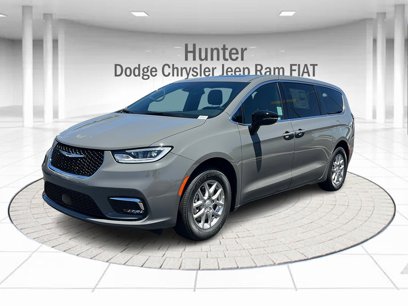 New 2025 Chrysler Pacifica Select