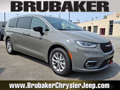 New 2025 Chrysler Pacifica Select