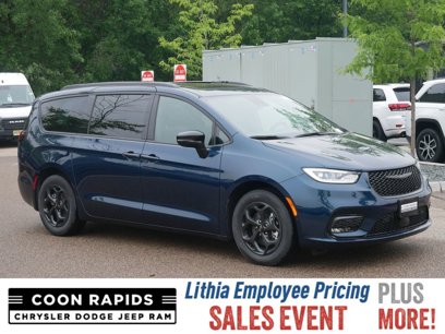 New 2025 Chrysler Pacifica Select