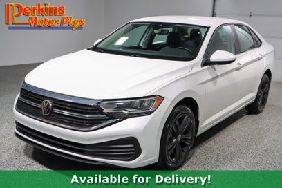 Used 2023 Volkswagen Jetta SE w/ Black Wheel Package
