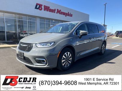 Used 2023 Chrysler Pacifica Touring-L