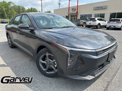 New 2025 Kia K4 LXS