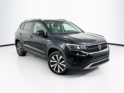 Used 2024 Volkswagen Taos SE w/ Panoramic Sunroof Package