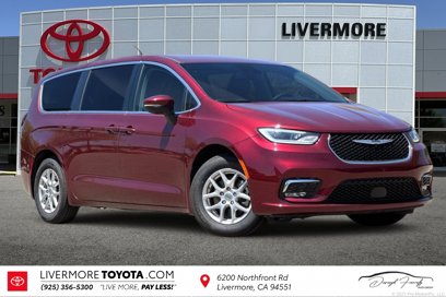Used 2023 Chrysler Pacifica Touring-L