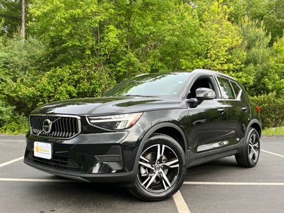 Used 2025 Volvo XC40 B5 Core