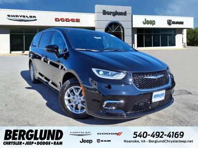 New 2026 Chrysler Pacifica Select