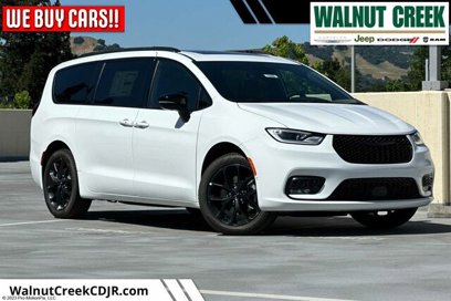 New 2025 Chrysler Pacifica Limited