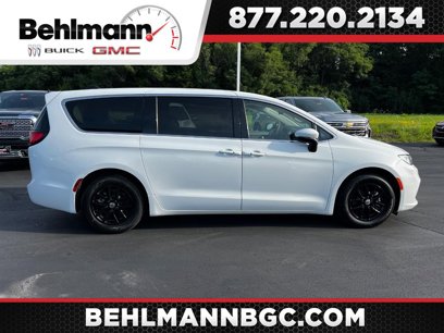 Used 2023 Chrysler Pacifica Touring-L
