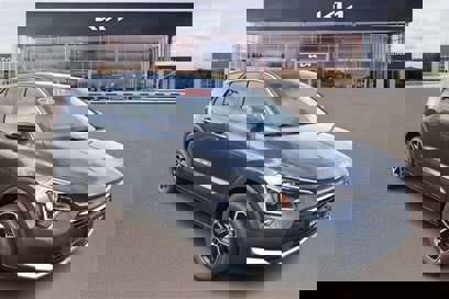 New 2025 Kia Niro LX