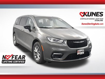 New 2025 Chrysler Pacifica Select