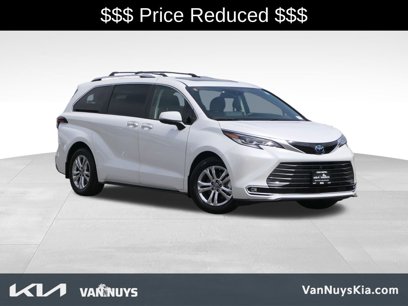 Used 2023 Toyota Sienna Platinum