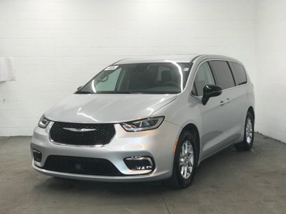Used 2024 Chrysler Pacifica Touring-L