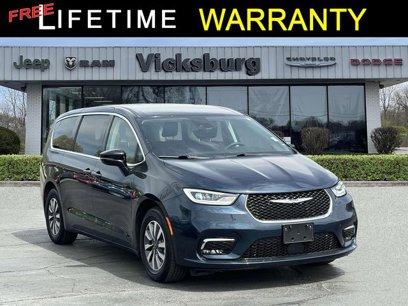 Used 2024 Chrysler Pacifica Select