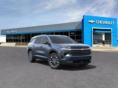 New 2025 Chevrolet Traverse LT w/ Sun and Wheel Package