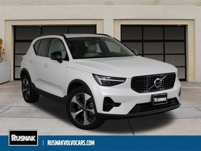 Used 2025 Volvo XC40 B5 Plus w/ Climate Package
