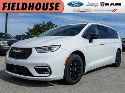 Used 2024 Chrysler Pacifica Touring-L