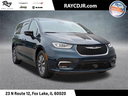 New 2025 Chrysler Pacifica Select