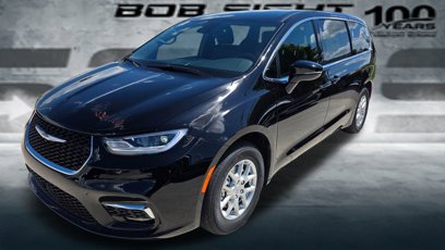 New 2025 Chrysler Pacifica Select