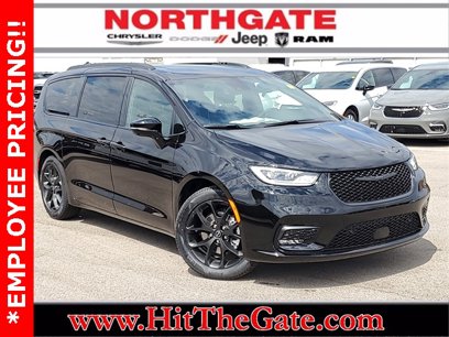 New 2025 Chrysler Pacifica Limited