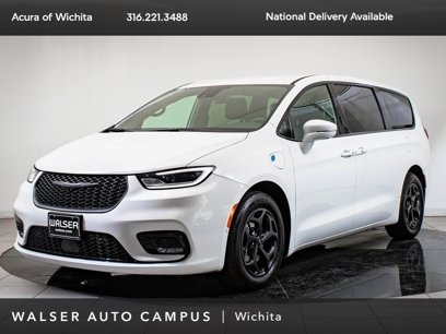 Used 2022 Chrysler Pacifica Touring-L w/ Uconnect Theater Family Group