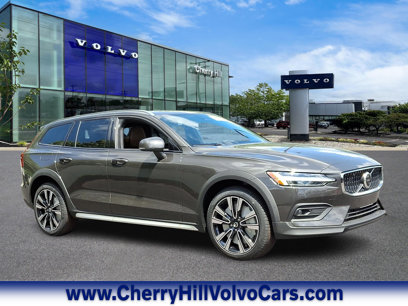 New 2025 Volvo V60 B5 Cross Country Ultra w/ Protection Package Premier