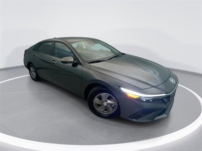 New 2025 Hyundai Elantra SE