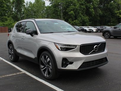 New 2025 Volvo XC40 B5 Ultra w/ Climate Package