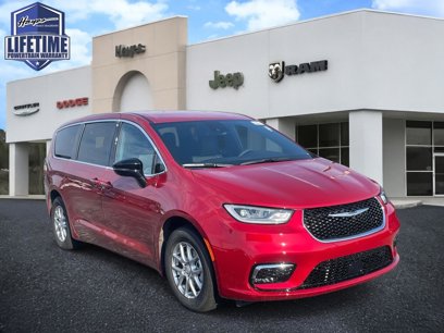 New 2025 Chrysler Pacifica Select
