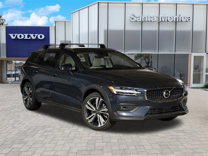 New 2025 Volvo V60 B5 Cross Country Plus w/ Protection Package Premier