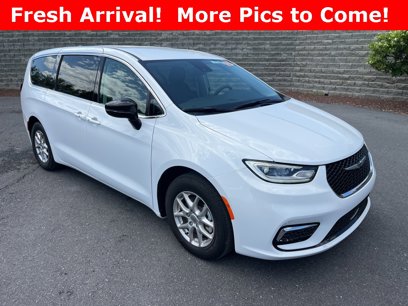 Used 2024 Chrysler Pacifica Touring-L