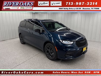 New 2025 Chrysler Pacifica Select