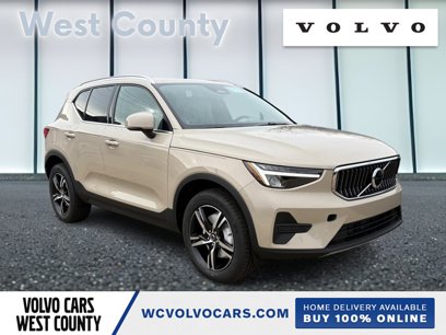 New 2025 Volvo XC40 B5 Core w/ Climate Package