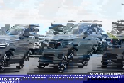 New 2025 Volvo XC40 B5 Plus w/ Protection Package Premier