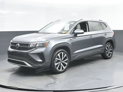 Used 2023 Volkswagen Taos SE w/ Panoramic Sunroof Package