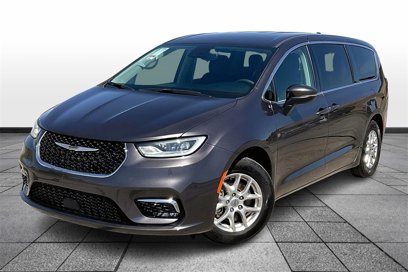 Used 2023 Chrysler Pacifica Touring-L