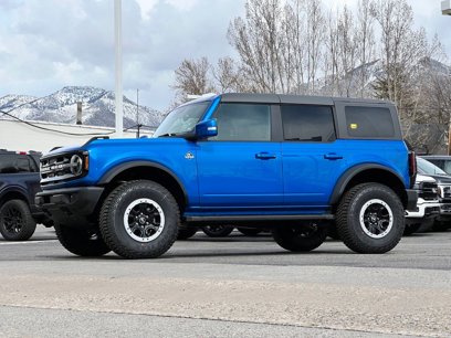 New 2024 Ford Bronco Outer Banks w/ Sasquatch Package