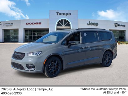 New 2025 Chrysler Pacifica Limited