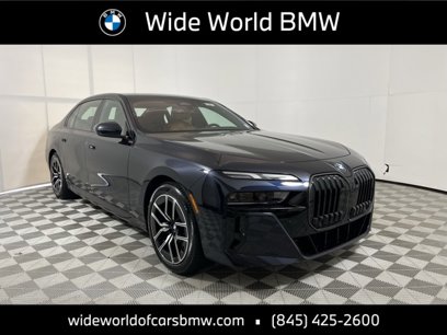 New 2025 BMW 740i xDrive w/ Premium Package