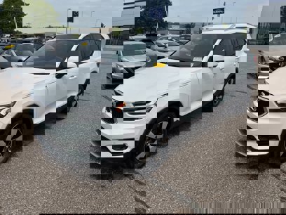 Used 2019 Volvo XC40 T5 Momentum