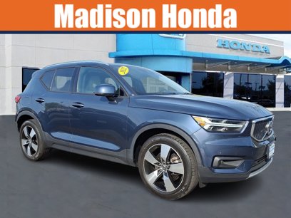 Used 2022 Volvo XC40 T5 Momentum w/ Premium Package