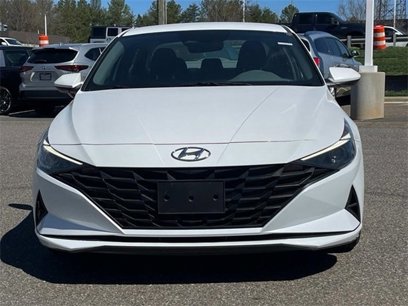 Used 2021 Hyundai Elantra SEL w/ Convenience + Premium Package