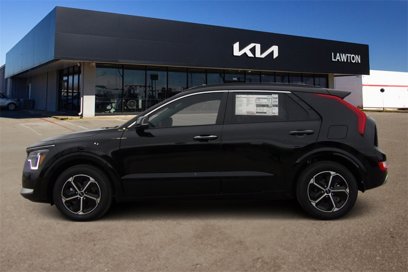 New 2025 Kia Niro SX