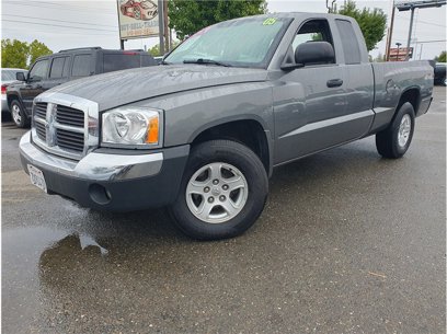Used 2005 Dodge Dakota SLT w/ Trailer Tow Group