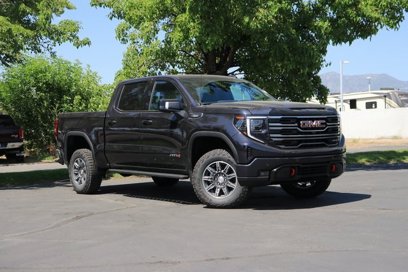 New 2025 GMC Sierra 1500 AT4 w/ AT4 Premium Package