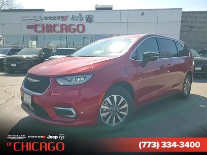 New 2025 Chrysler Pacifica Select