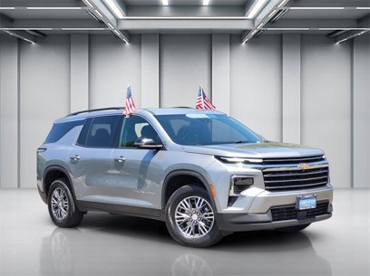 Used 2024 Chevrolet Traverse LT