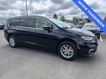 Used 2023 Chrysler Pacifica Touring-L