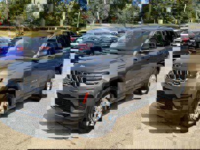 Used 2023 Jeep Grand Cherokee Laredo