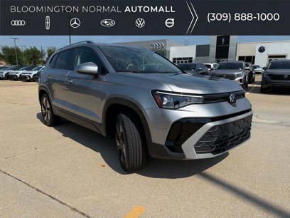 Used 2025 Volkswagen Taos SE w/ Panoramic Sunroof Package